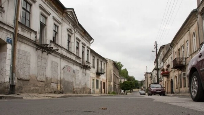 Wyburzą trzy rudery przy Starowarszawskiej...
