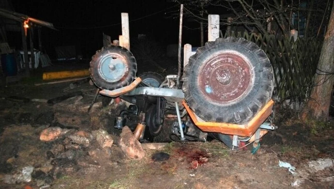 Mężczyzna zginął przygnieciony przez ciągnik rolniczy