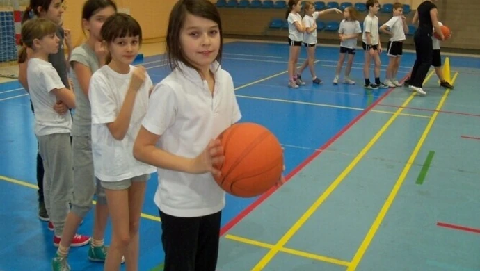 Mikołajkowy turniej dla dzieci z &#8222;dziesiątki&#8221;