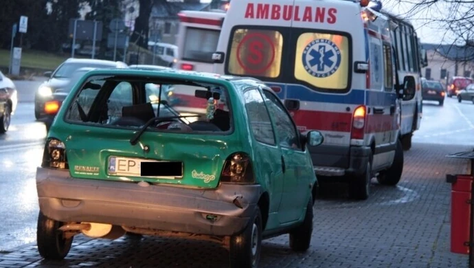 Piotrków: Autobus uderzył w renault