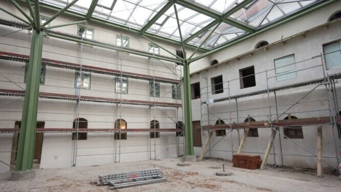 Centrum Idei Ku Demokracji już bardziej widoczne