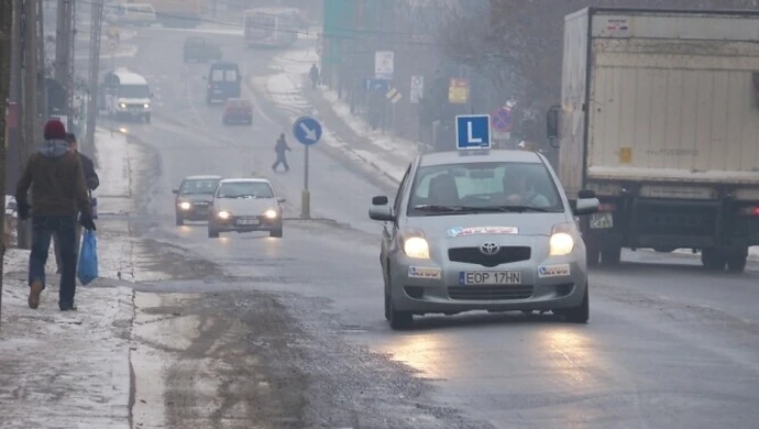 Piotrków: Zima znów zaskoczyła kierowców?
