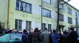 Piotrków: Dawny biurowiec Piomy nadal stoi pusty