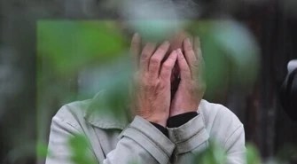 Bita matka ucieka przed synem