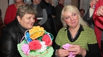 Zamiast solarium opalanie na przyczepie... czyli o kobiecości pań mieszkających na wsi