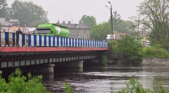 Uratował dziewczynki przed samobójstwem