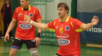 Wygrana na otarcie łez. Dziesięć goli Bartosza Wusztera