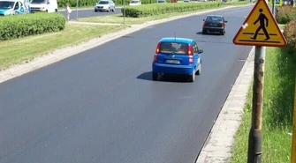 Asfalt już dawno wylany &#8211; pasów brak