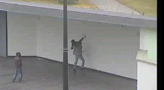 Kto wyżej umieści ślad buta na ścianie