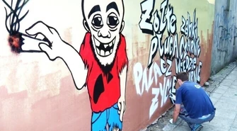 Palacz już na murze &#8211; grafficiarska akcja studentów