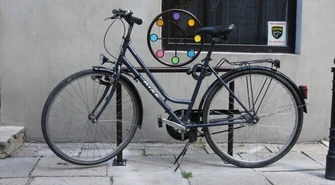 Piotrków. Stojak na rowery na Starym Mieście