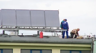 Instalują solary na piotrkowskiej pływalni