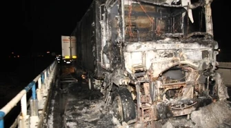 TIR spłonął na drodze &#8211; kierowca cały i zdrowy