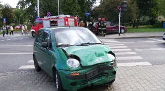 Wypadek na skrzyżowaniu &#8211; dwie osoby w szpitalu