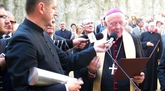 Na dziedzińcu klasztornym wmurowali akt erekcyjny