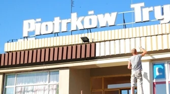 Trwa remont elewacji dworca PKS w Piotrkowie