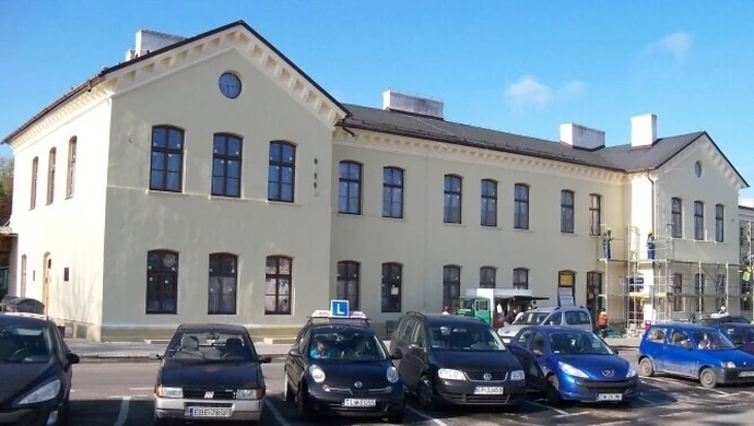 Piotrków: Dworzec PKP później i drożej