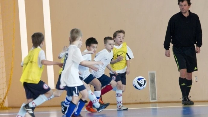 W ferie najmłodsi grają w halówkę