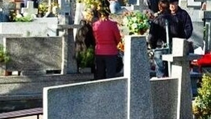 Zdewastowali piotrkowski cmentarz