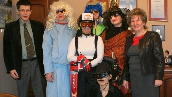 Dresiarz i ciężarna w Urzędzie Miejskim