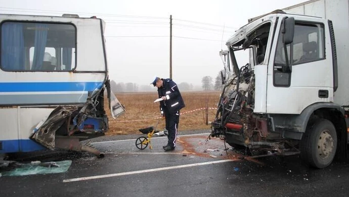 Region: Ciężarówka uderzyła w autobus