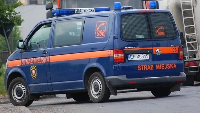 Strażnik przyznał się do kradzieży, ale nie do gwałtu