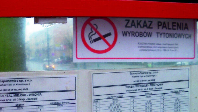 Oznakowali przystanki, będą kontrolować palaczy