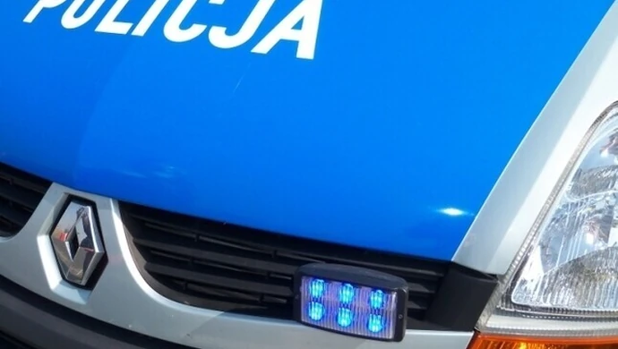 Uszkodzili wiatę przystankową, byli pijani
