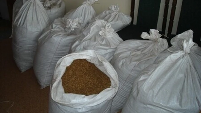 Piotrków: Przewozili 150 kg nielegalnego tytoniu