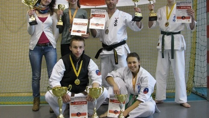Kolejne medale karateków