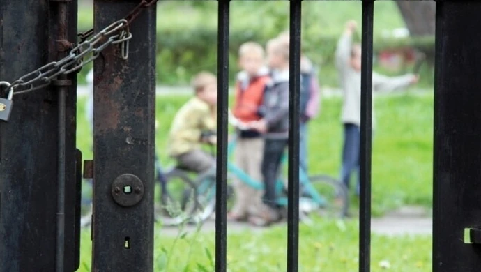 Starszych nabierają na wnuczka, dzieci łapią na zwierzę