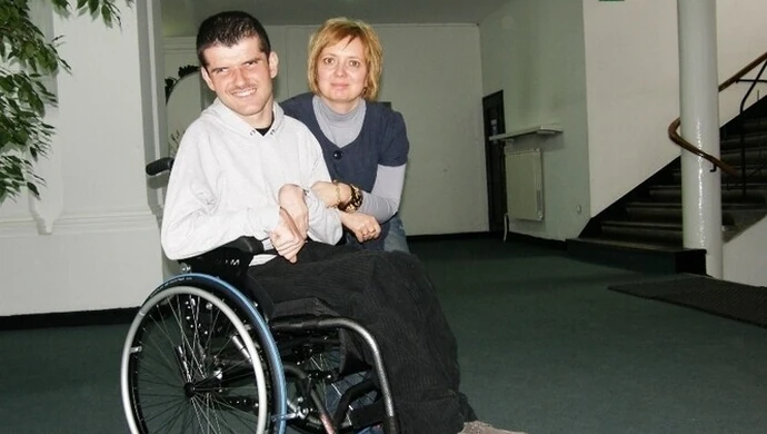 Za nakrętki kupili wózek dla Łukasza