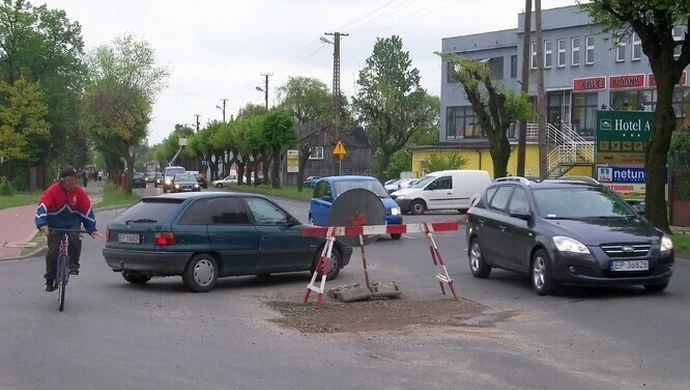 Wojska Polskiego: Dziura czeka na asfalt