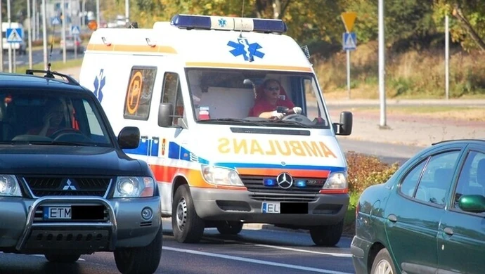 Zderzenie karetki z busem - pacjent nie żyje