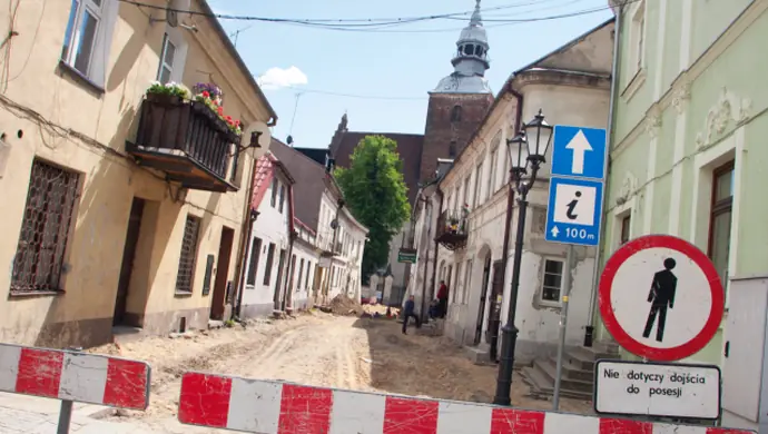 Piotrków: Rozpoczął się remont ulicy Farnej