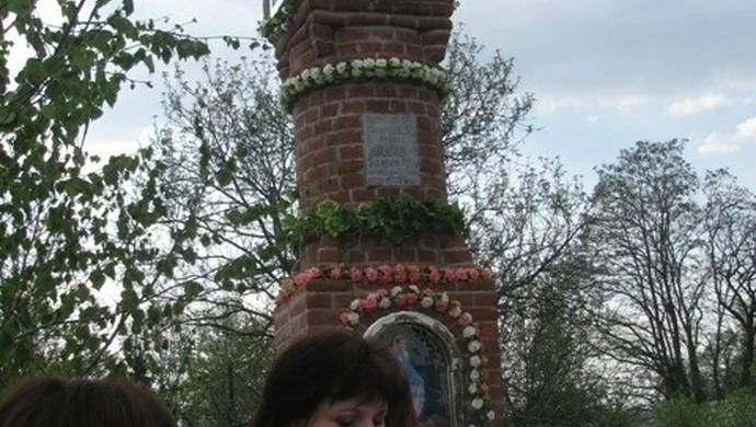  Przenieśli i odnowili kapliczkę w Studziankach