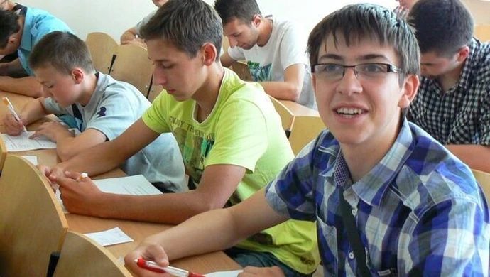 Prawie sto osób walczyło o piłkę