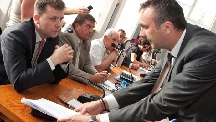 Gorąca sesja z podwyżkami cen wody w tle