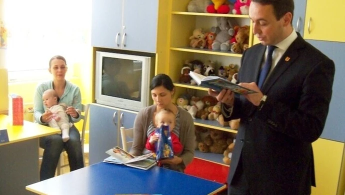 W szpitalu czytali bajki i wręczali upominki