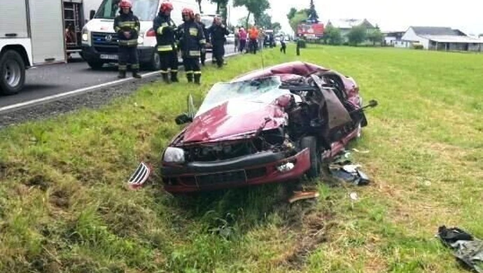 Czołowe zderzenie. Kierowca toyoty nie żyje