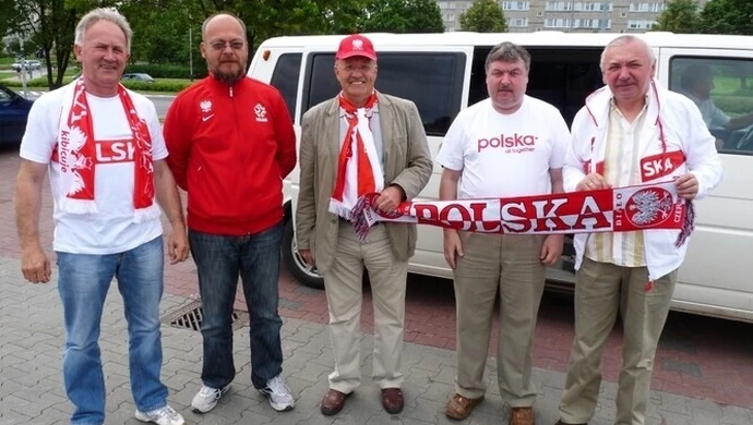 Kibice wyruszyli na pierwszy mecz Polski