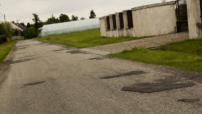 S8: Ekspresowo zniszczyli drogi w powiecie piotrkowskim