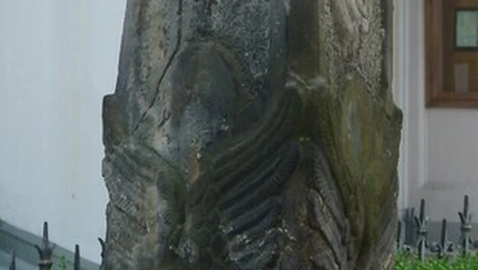 CO Z POMNIKIEM HILDEBRANDA???