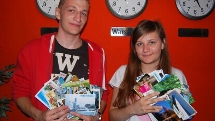 Wysyłają i otrzymują setki pocztówek - o nietypowej, jak na te czasy, pasji