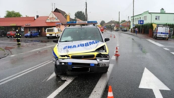 Region: Skoda zderzyła się z ambulansem