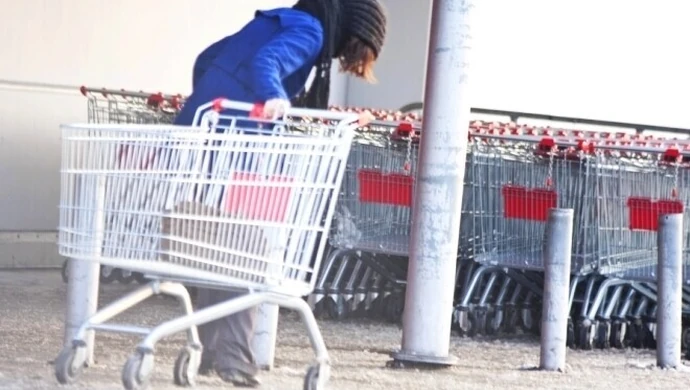 Ukradli wózki z supermarketu. Chcieli je sprzedać