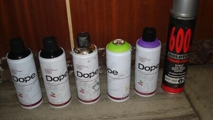 Pomalowali sprayem budynek MZGK