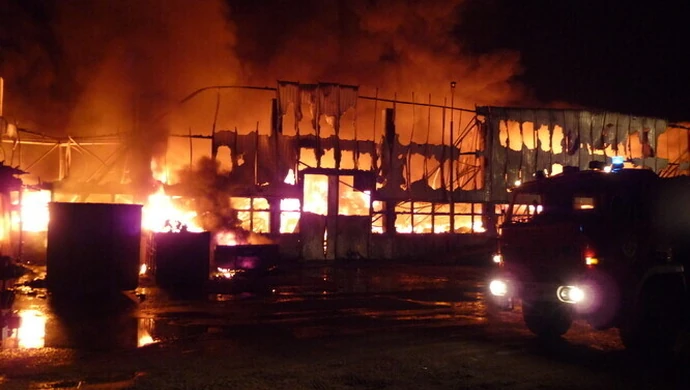 Policjanci uratowali pracownice przed pożarem