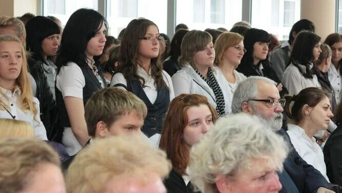 Ilu nauczycieli straciło pracę?