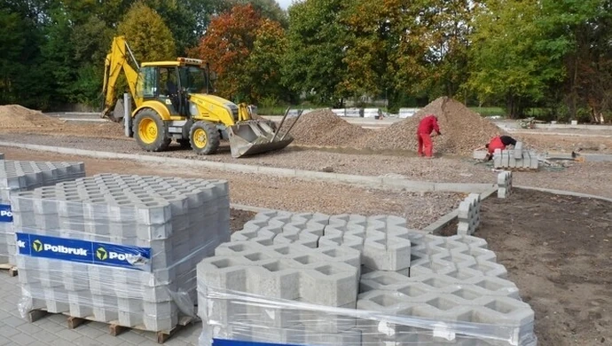 Czy proboszcz odda ziemię pod nowy parking?